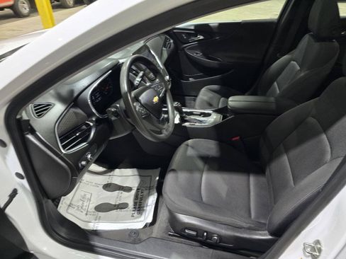 Used 2019 Chevrolet Malibu LT FWD image 27