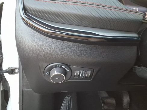 Used 2025 Jeep Compass Trailhawk AWD/4WD image 25