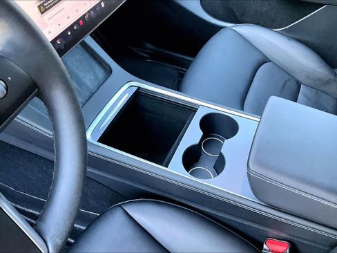 Used 2024 Tesla Model Y Performance image 15