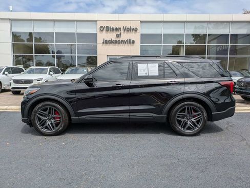 Used 2025 Ford Explorer ST AWD/4WD image 3