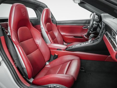 Used 2018 Porsche 911 Targa 4 GTS image 17