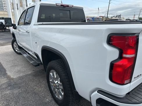 Used 2025 Chevrolet Silverado 2500 High Country w/ Technology Package AWD/4WD image 3