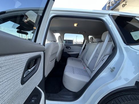 Used 2021 Nissan Rogue SV image 8