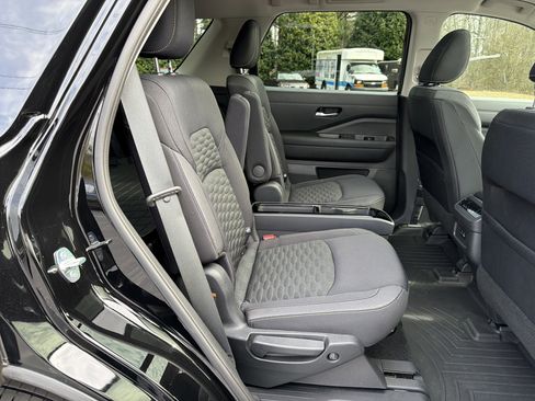 Used 2022 Nissan Pathfinder SV w/ SV Premium Package image 15