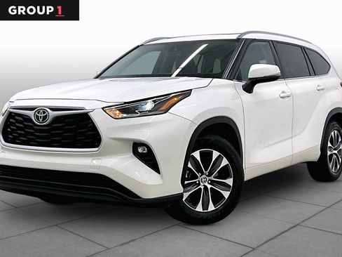 Used 2021 Toyota Highlander XLE FWD image 1