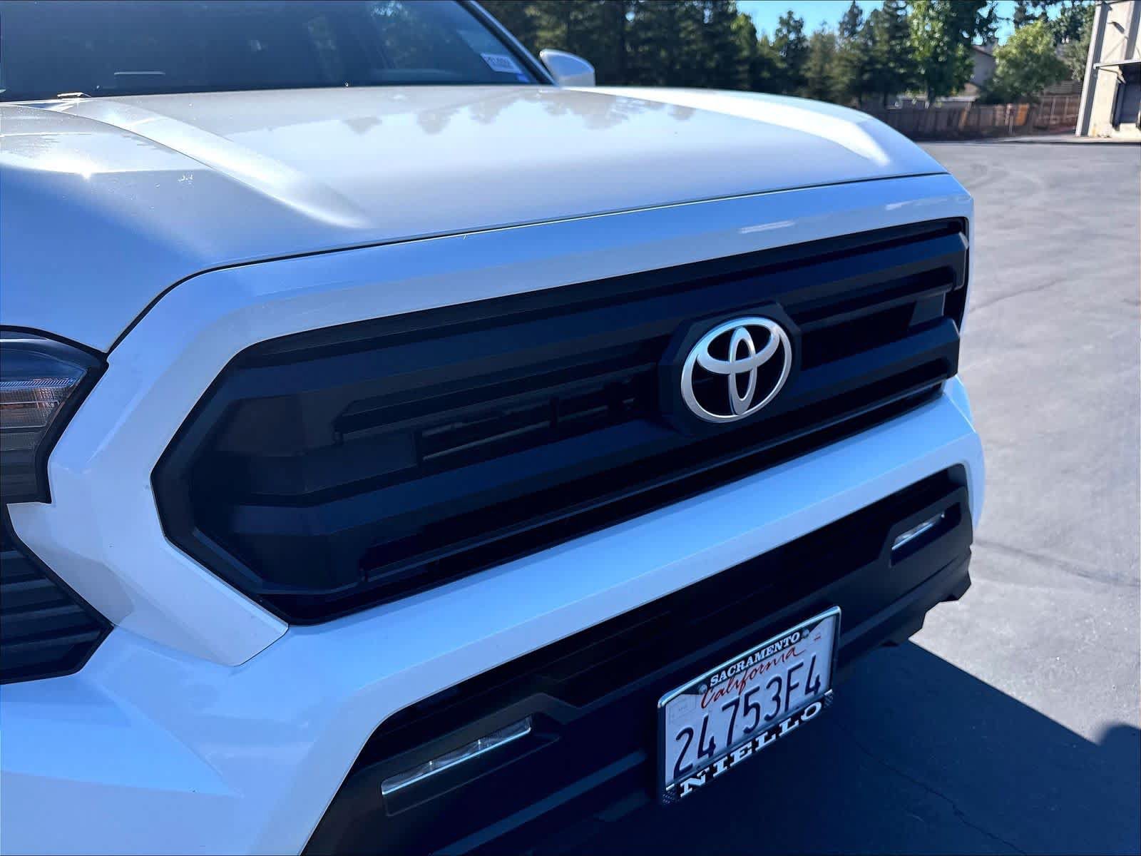 Used 2025 Toyota Tacoma SR5 AWD/4WD image 33