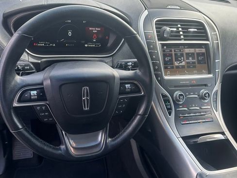 Used 2019 Lincoln Nautilus Premier AWD/4WD image 15