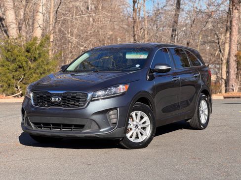 Used 2020 Kia Sorento LX image 1