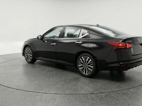 Used 2025 Nissan Altima 2.5 SV FWD image 6