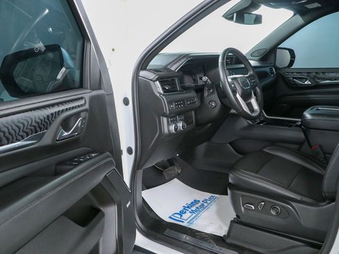 Used 2023 GMC Yukon Denali AWD/4WD image 3