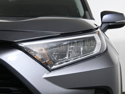 Used 2021 Toyota RAV4 XLE w/ Convenience Package image 10