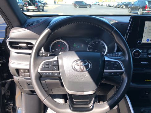 Used 2024 Toyota Highlander XSE AWD/4WD image 9
