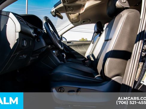 Used 2024 Volkswagen Tiguan SE image 7