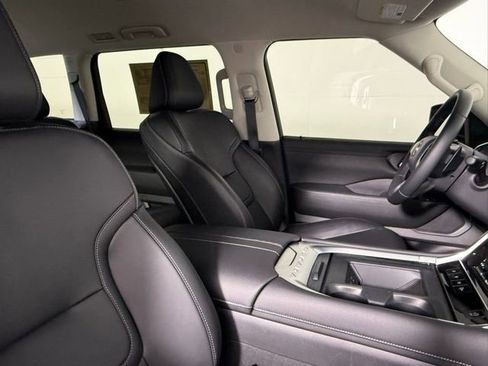 Used 2025 Nissan Armada SV RWD image 50