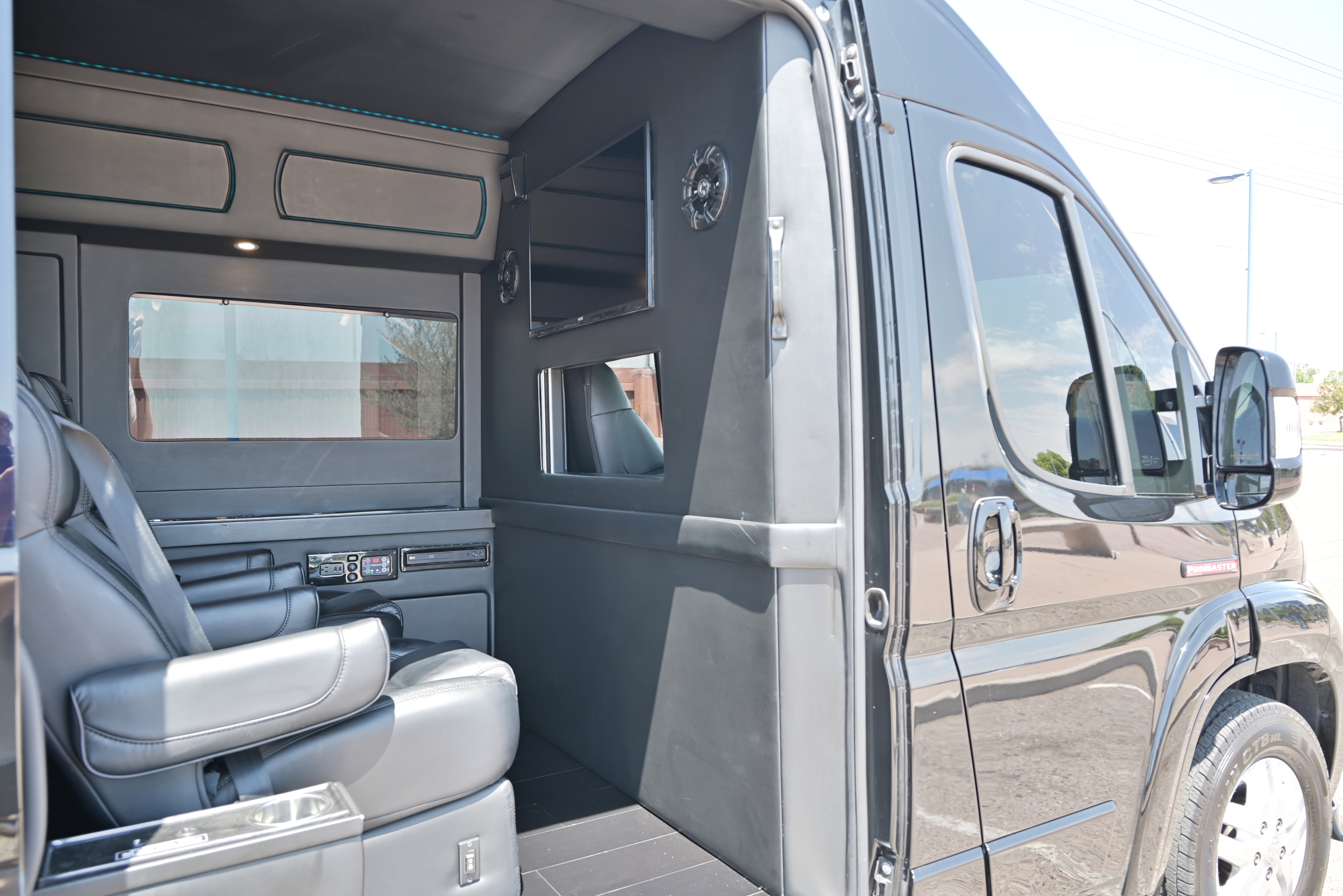 Used 2021 RAM ProMaster 2500 w/ RV Ready Prep Package FWD image 7
