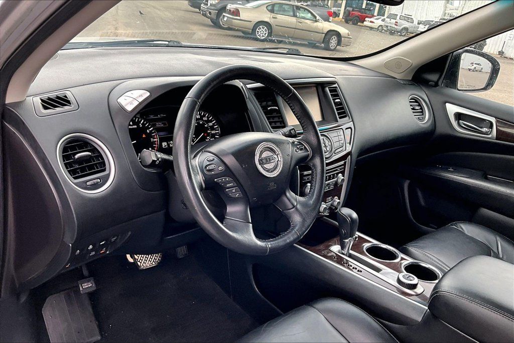 Used 2015 Nissan Pathfinder Platinum FWD image 11