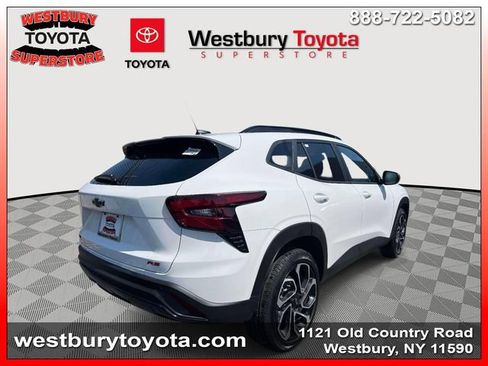 Used 2026 Chevrolet Trax RS w/ Sunroof Package FWD image 6