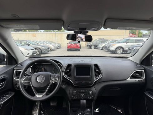 Used 2019 Jeep Cherokee Latitude w/ Popular Appearance Group FWD image 12