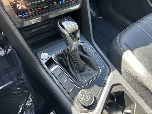 Certified 2024 Volkswagen Tiguan SE image 15