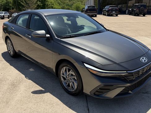 Used 2024 Hyundai Elantra SEL FWD image 10
