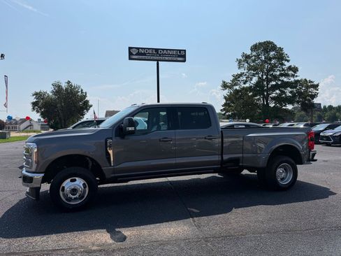 Used 2024 Ford F350 Lariat w/ Lariat Ultimate Package AWD/4WD image 1
