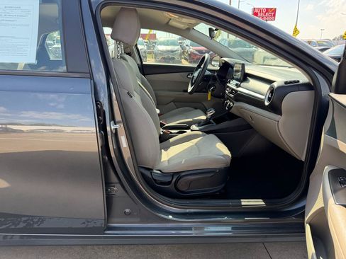 Used 2021 Kia Forte LXS FWD image 19