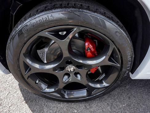 Used 2023 Alfa Romeo Stelvio Veloce image 8