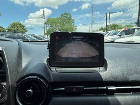 Used 2019 Toyota Yaris LE FWD image 13