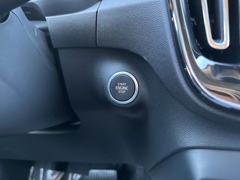 Certified 2025 Volvo XC40 B5 Plus image 28