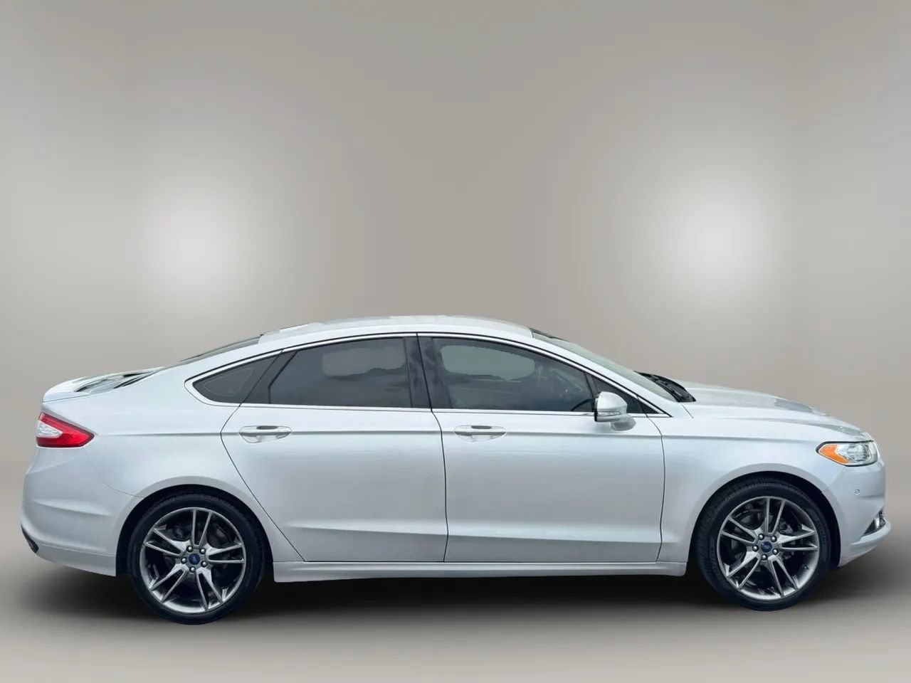 Used 2016 Ford Fusion Titanium FWD image 5
