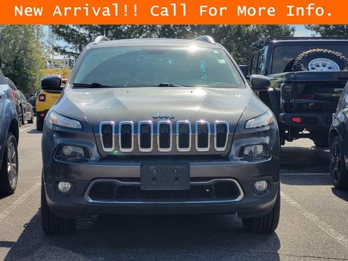 Used 2017 Jeep Cherokee Limited AWD/4WD image 3