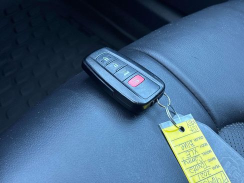 Used 2021 Toyota Camry XLE FWD image 21