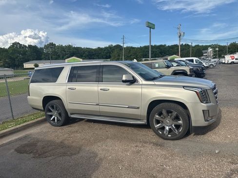 Used 2015 Cadillac Escalade ESV Luxury RWD image 15