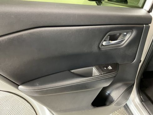 Used 2025 Nissan Rogue SV AWD/4WD image 18