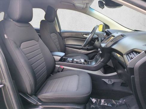 Used 2020 Ford Edge SE image 22