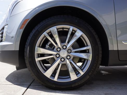 Used 2025 Cadillac XT5 Premium Luxury image 17