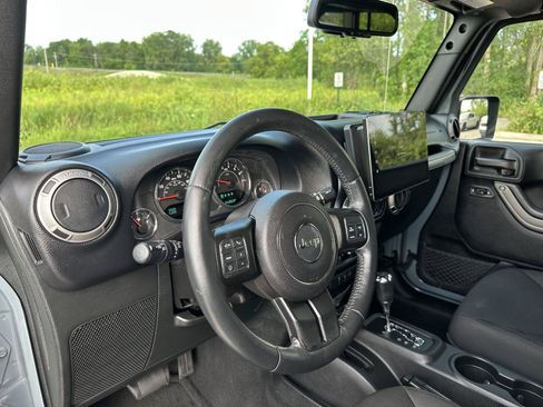Used 2015 Jeep Wrangler Unlimited Sport w/ Quick Order Package 24S AWD/4WD image 13