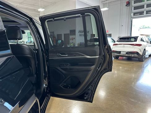 Used 2023 Jeep Grand Cherokee Limited w/ Luxury Tech Group II AWD/4WD image 42