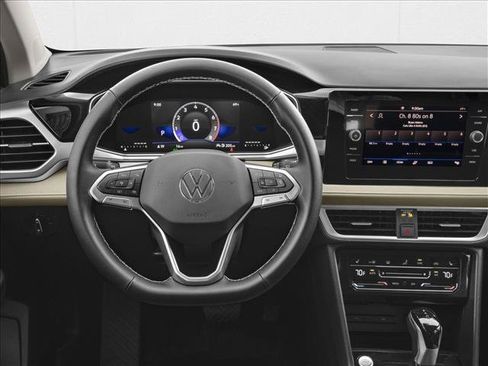 Used 2026 Volkswagen Taos SE FWD image 4