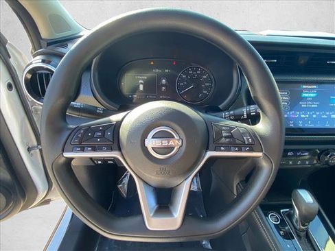 Used 2022 Nissan Kicks SV FWD image 14