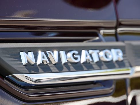 Used 2023 Lincoln Navigator L Reserve AWD/4WD image 11