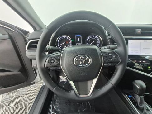 Used 2018 Toyota Camry SE w/ Moonroof Package FWD image 30