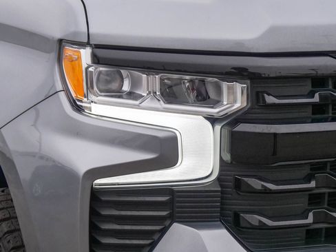 Used 2023 Chevrolet Silverado 1500 LT Trail Boss w/ Convenience Package II AWD/4WD image 4