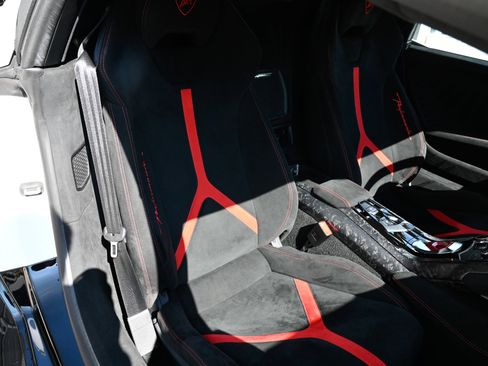 Used 2018 Lamborghini Huracan Performante image 41