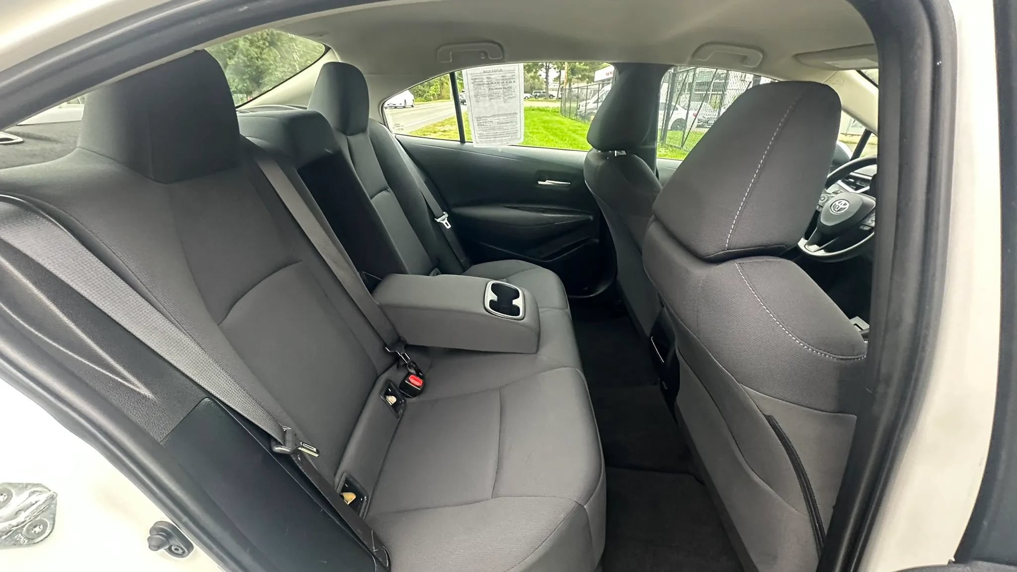 Used 2021 Toyota Corolla LE FWD image 35