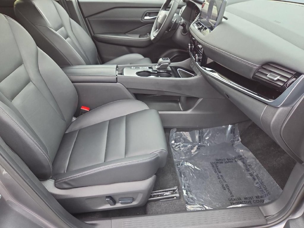 Used 2025 Nissan Rogue SL FWD image 31