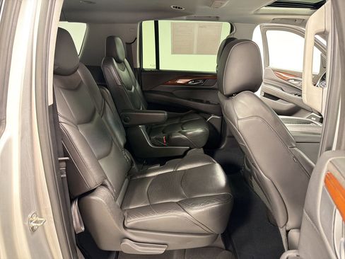 Used 2020 Cadillac Escalade ESV Luxury RWD image 30