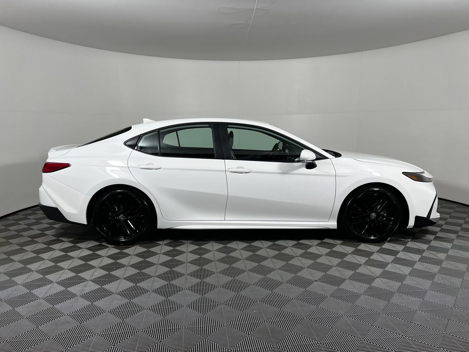 Used 2026 Toyota Camry SE FWD image 4