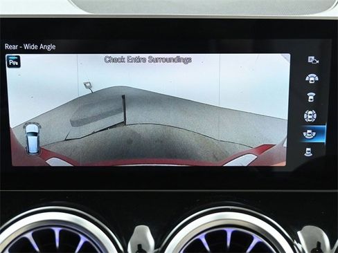 Used 2020 Mercedes-Benz GLB 250 w/ Premium Package image 24
