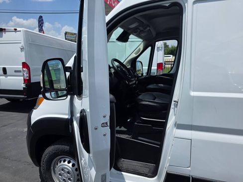 Used 2025 RAM ProMaster 2500 w/ Convenience Group FWD image 13